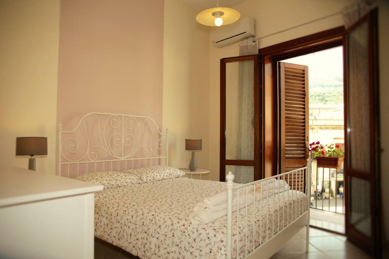BnB DonnaLaura Carini Extérieur photo