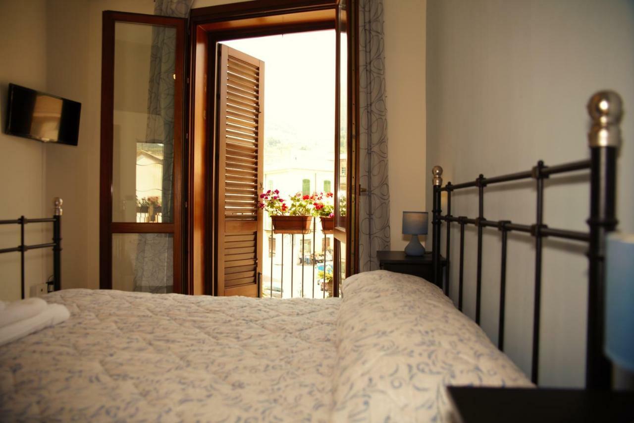 BnB DonnaLaura Carini Extérieur photo