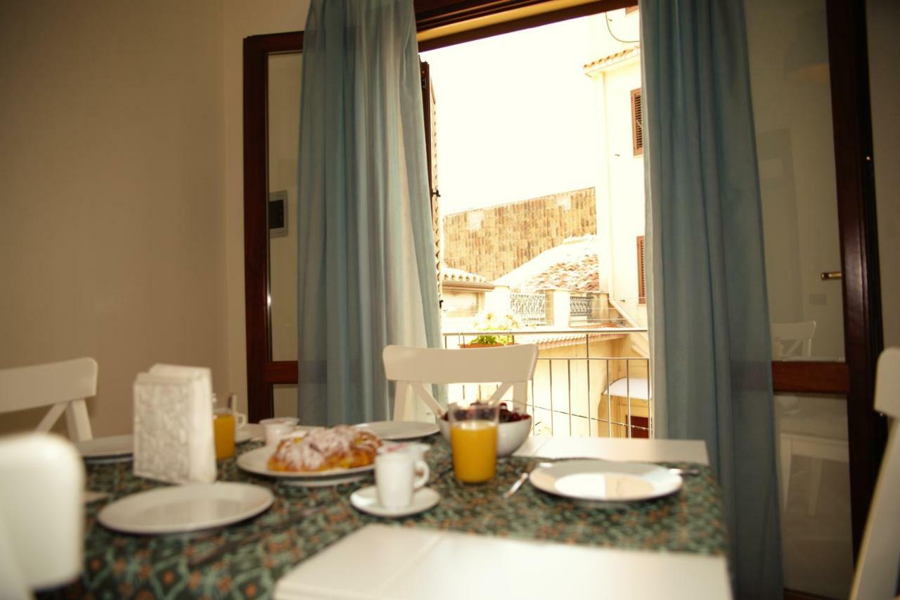 BnB DonnaLaura Carini Extérieur photo
