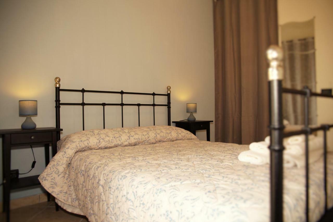 BnB DonnaLaura Carini Extérieur photo